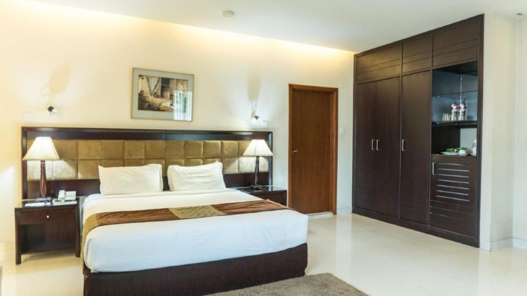 The Avenue Hotel & Suites