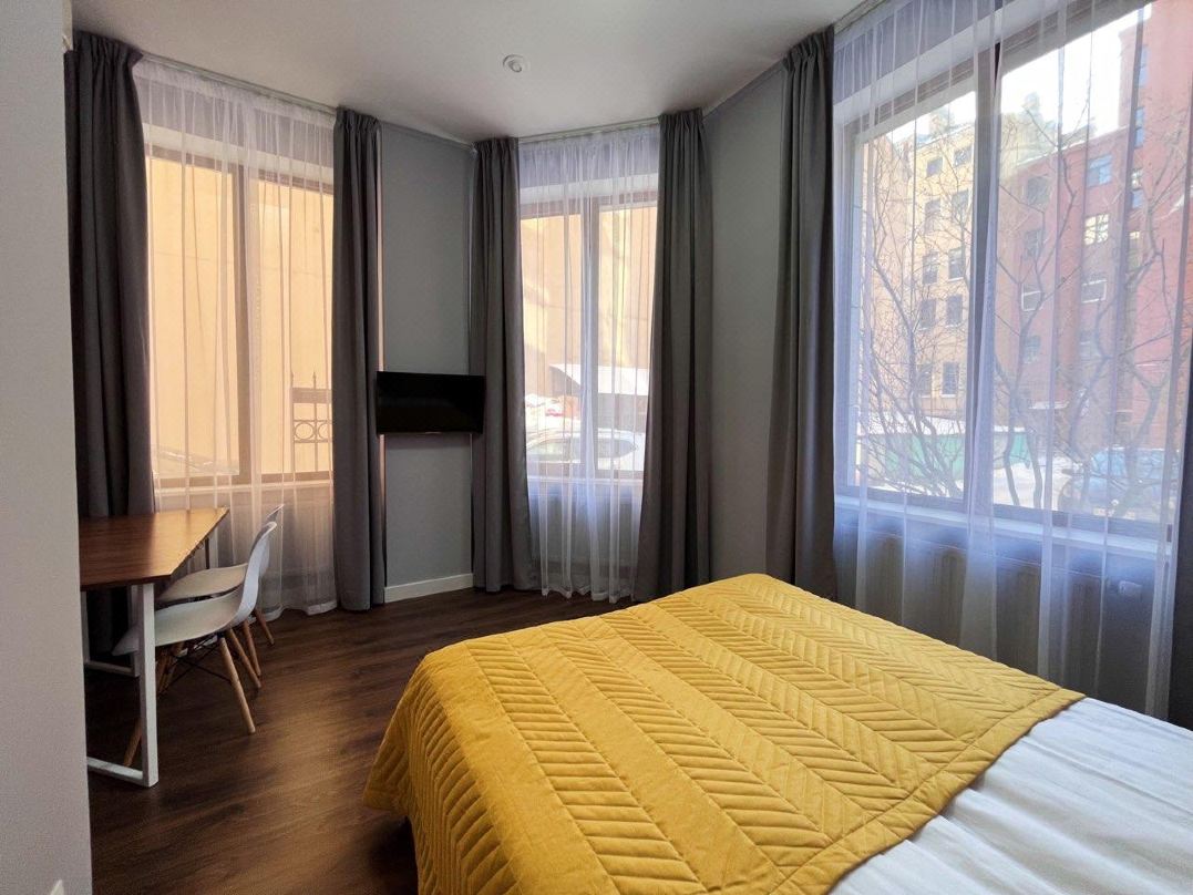Demokrat Na 9-Oy Sovetskoy Hotel
