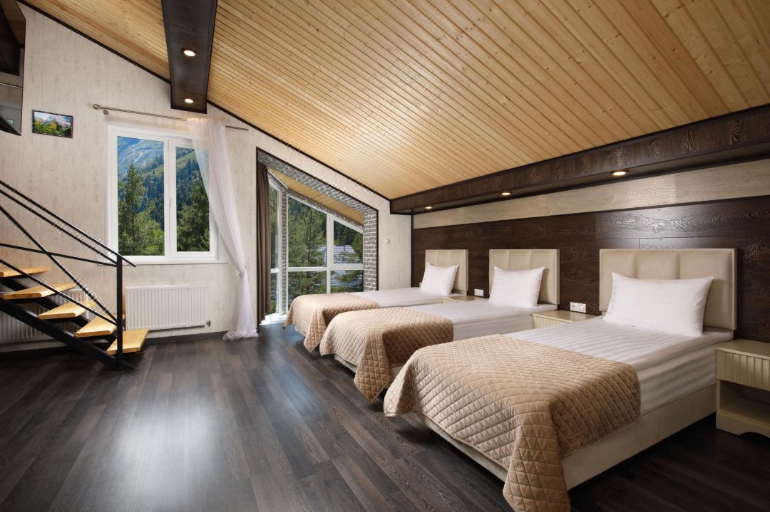 Mirros Subay Hotel Dombay