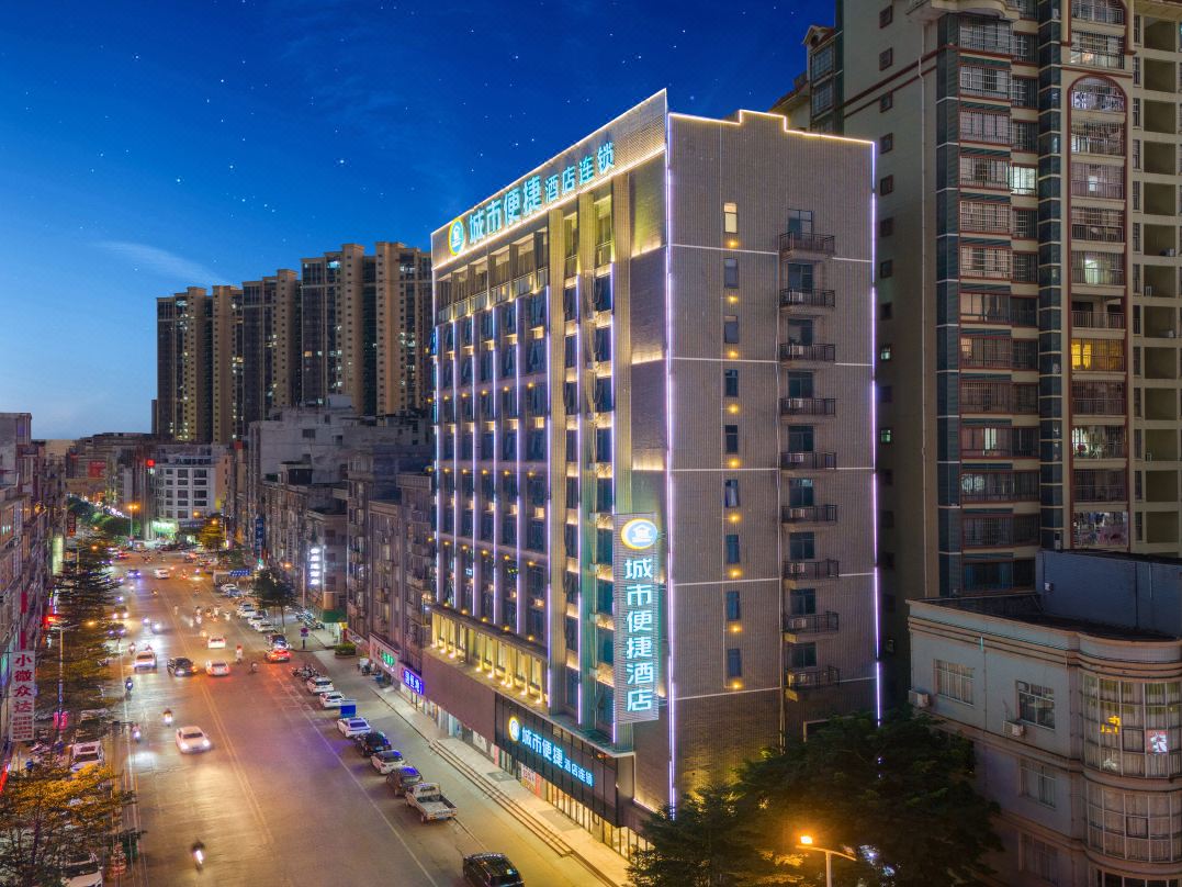 City Comfort Inn Hotel (Wuzhou Cenxi Mingdu New City)