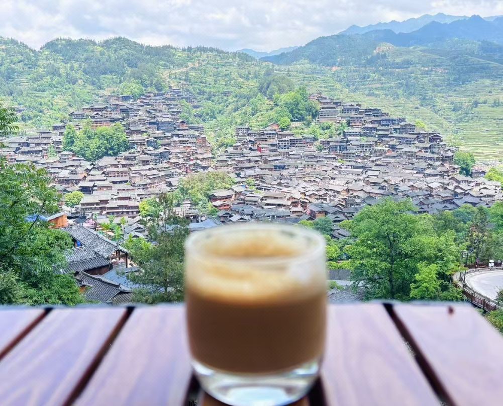Luanxi Yunshu Garden Homestay (Xijiang Qianhu Miao Village Observation Deck Zhuzhuan Coffee Shop)