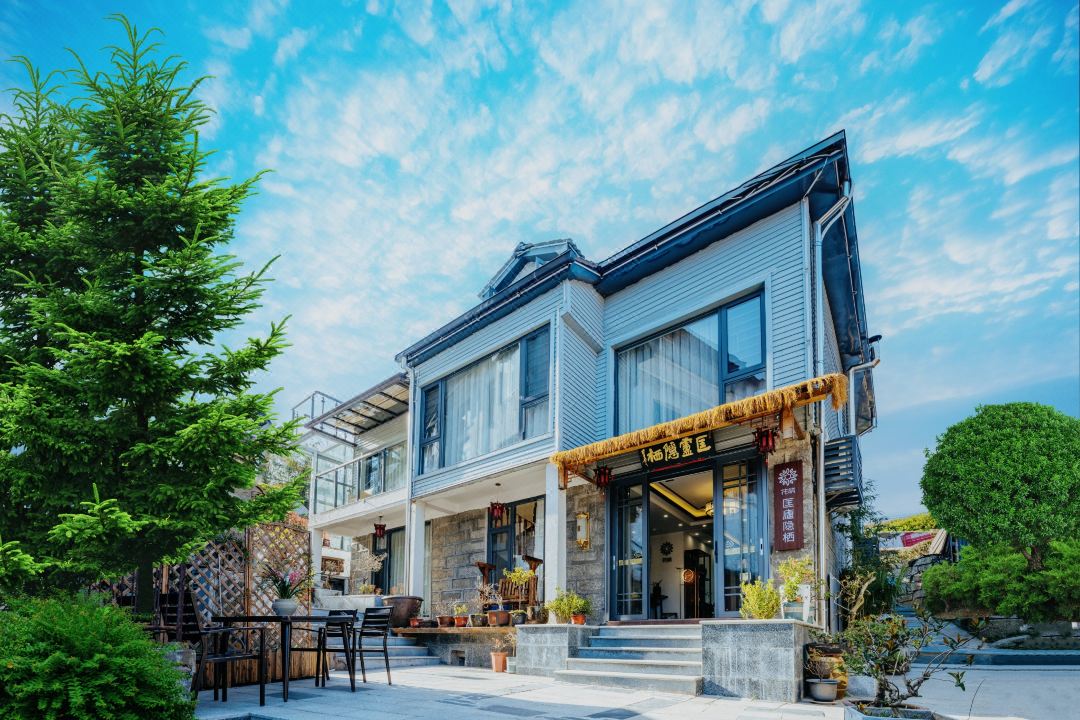 Flower Building Lushan Luyinqi Homestay (Lushan Scenic Area Cableway Station)