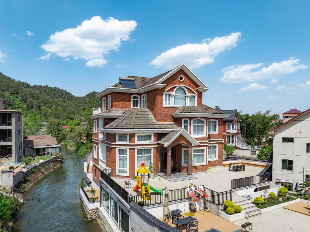 Hongwu Garden · Linxi Rafting and Creek Tracing Swimming Pool Family Vacation Homestay