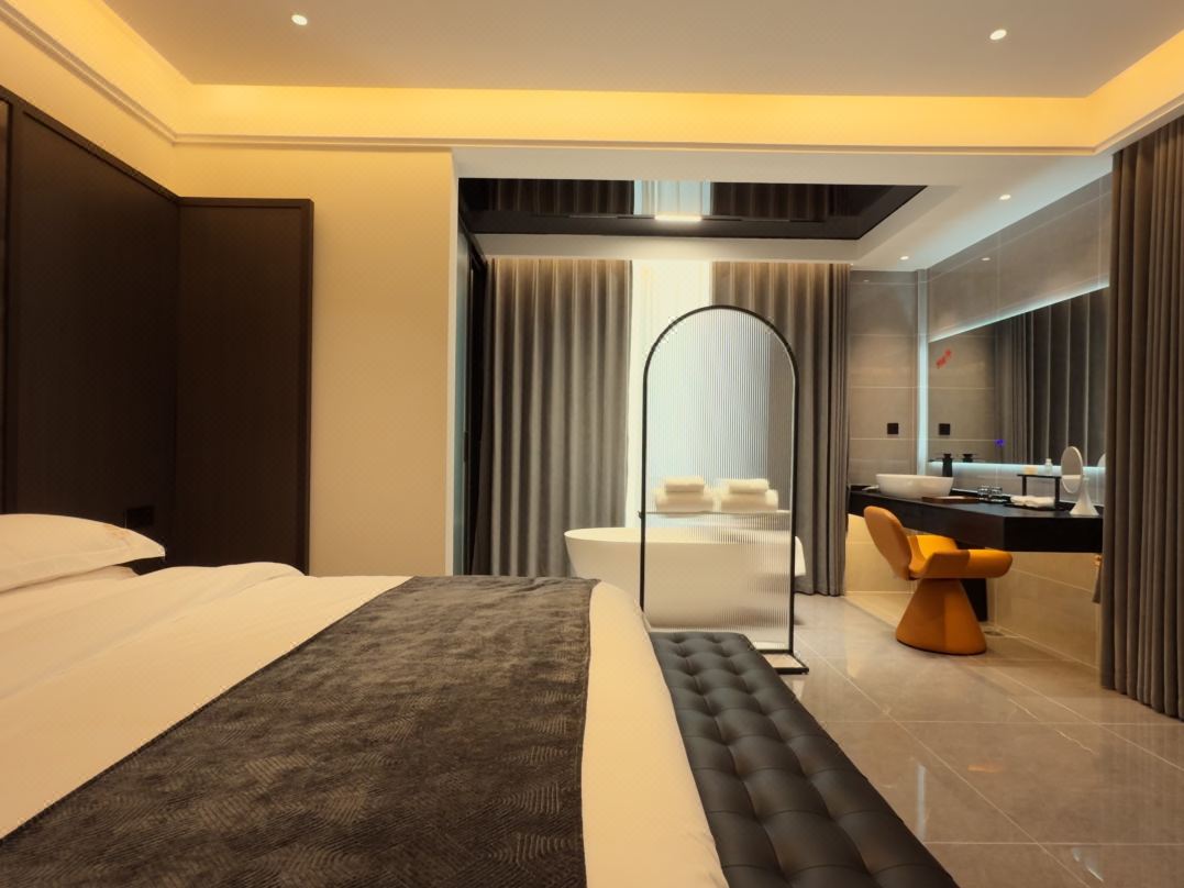 Riqi Qinghui Homestay (Qinghui Garden Huagai Road Pedestrian Street)