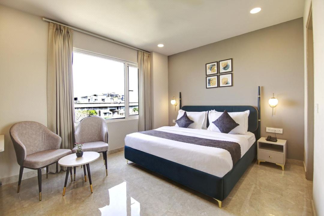 Saltstayz Select - Golf Course Road & Sector 27