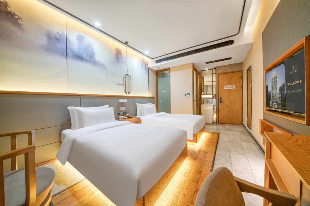 Yilong Anyun Hotel (Shanghai Lujiazui Minsheng Road Subway Station)