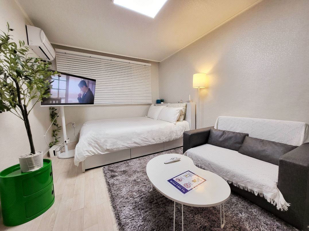Moon House in Seoul #Quiet #Airport Transport Nearby#1 Min to Line2 Nakseongdae Subway