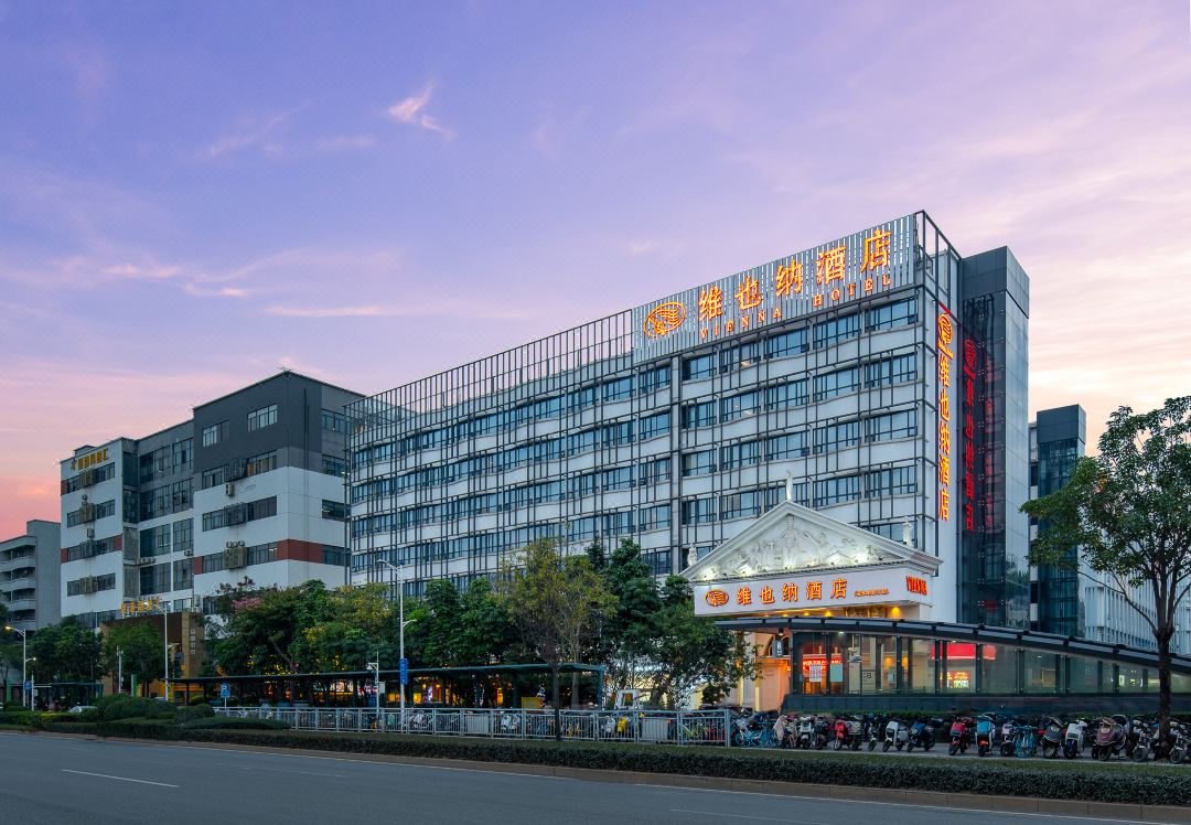 Vienna Hotel (Shenzhen Fuyong Metro Station)