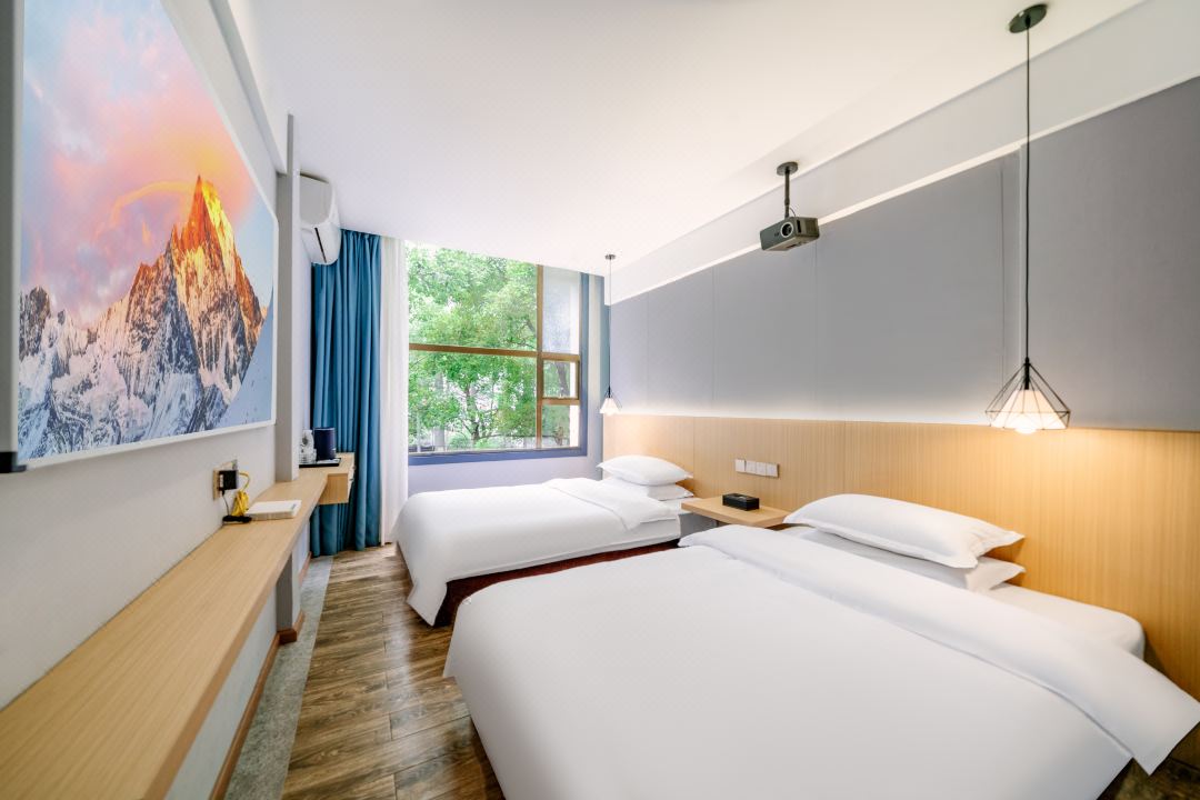 Smart Town. Lotus Garden Hotel