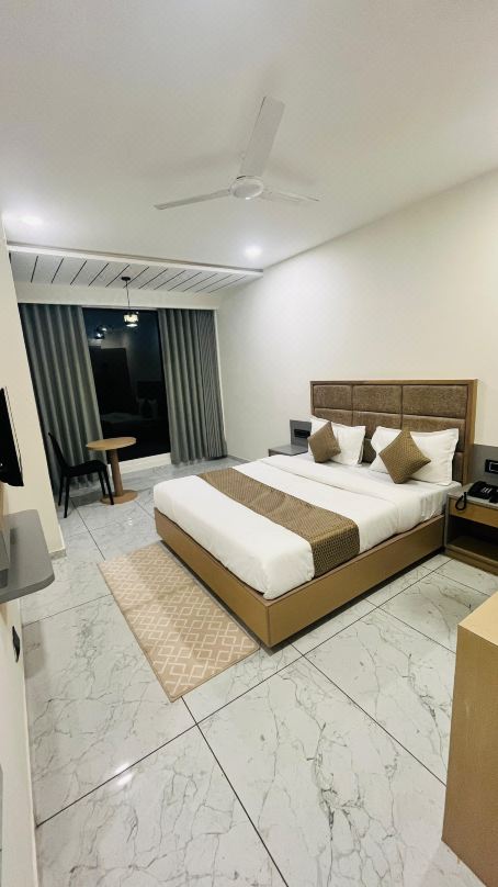 Hotel maple tree