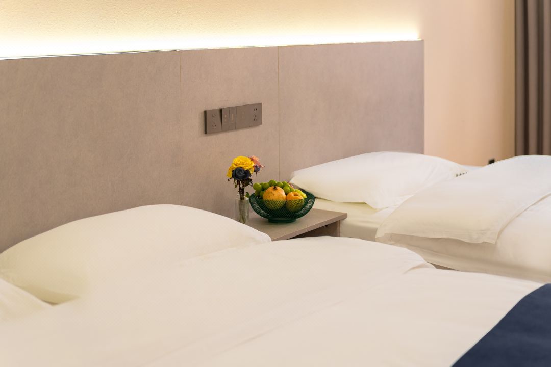 Yutong Holiday Hotel