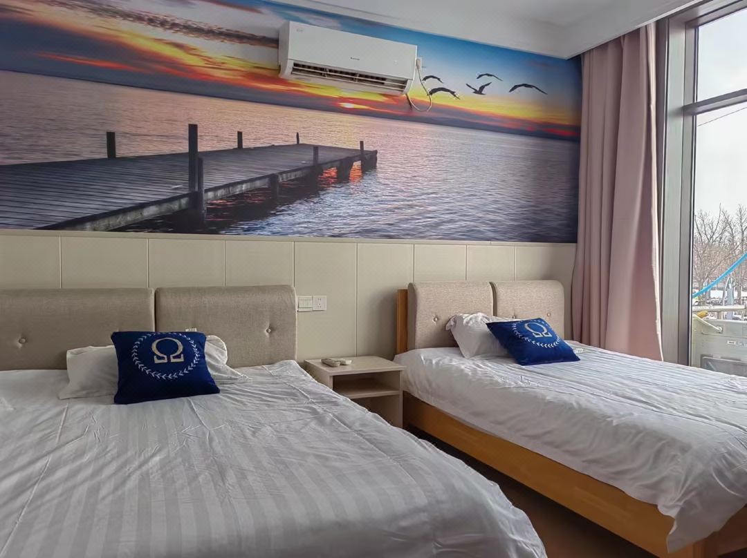 Red Light Hotel (Lianyungang Gaogong Island)