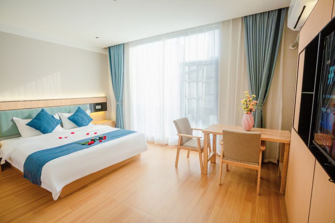 Boyue Lanting Hotel (Beihai Silver Beach)