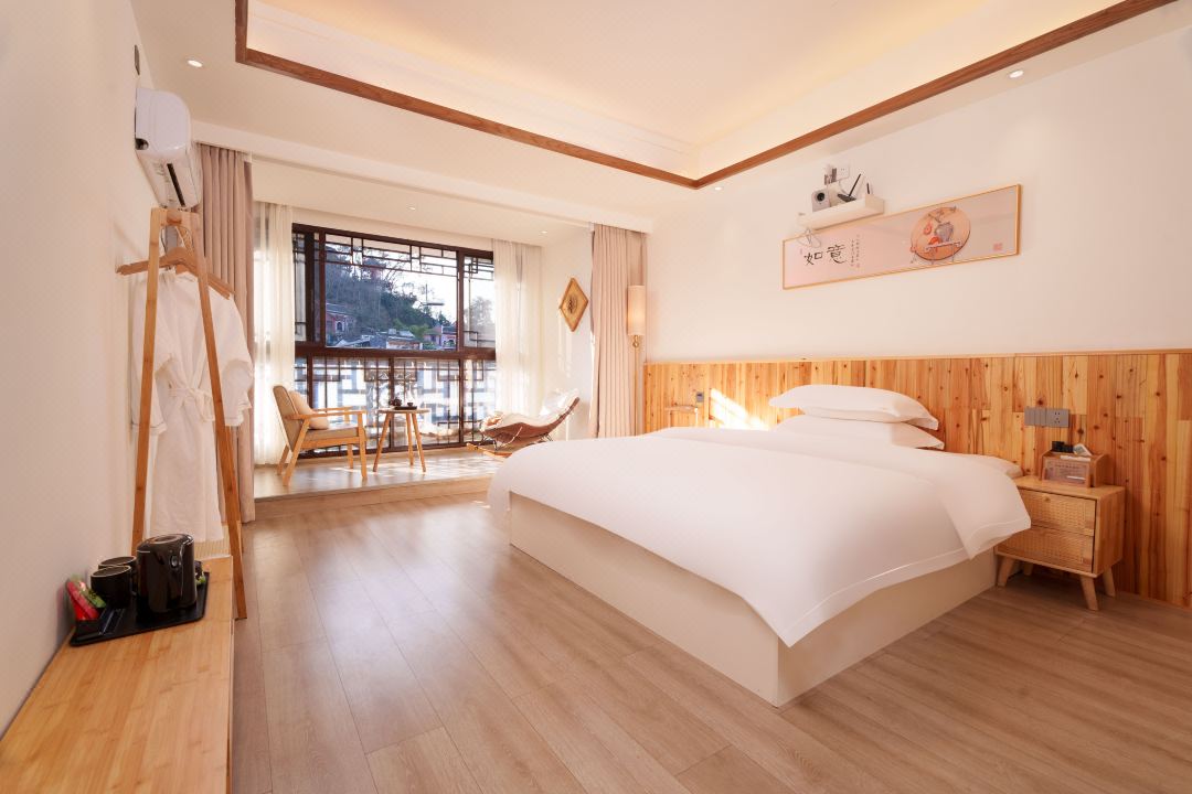 Phoenix Ancient City Lingjiang Muyue Riverside Homestay