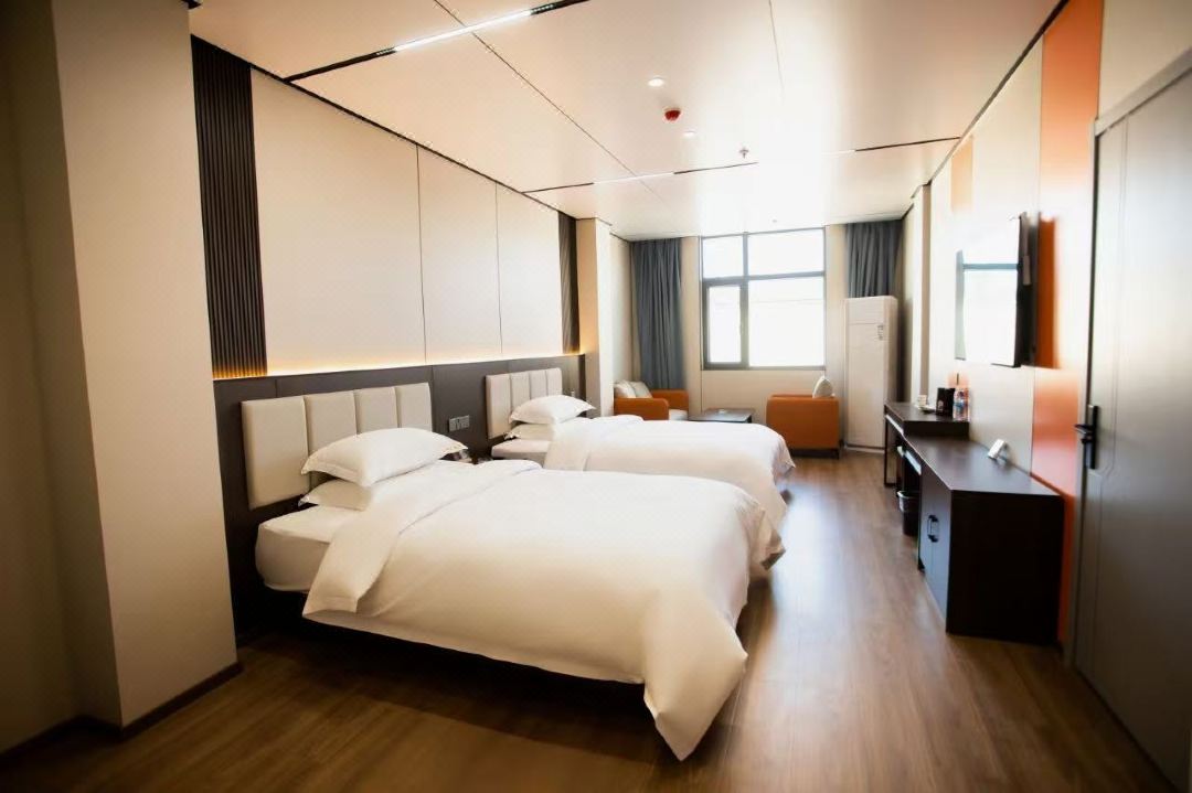 Red maple hotel
