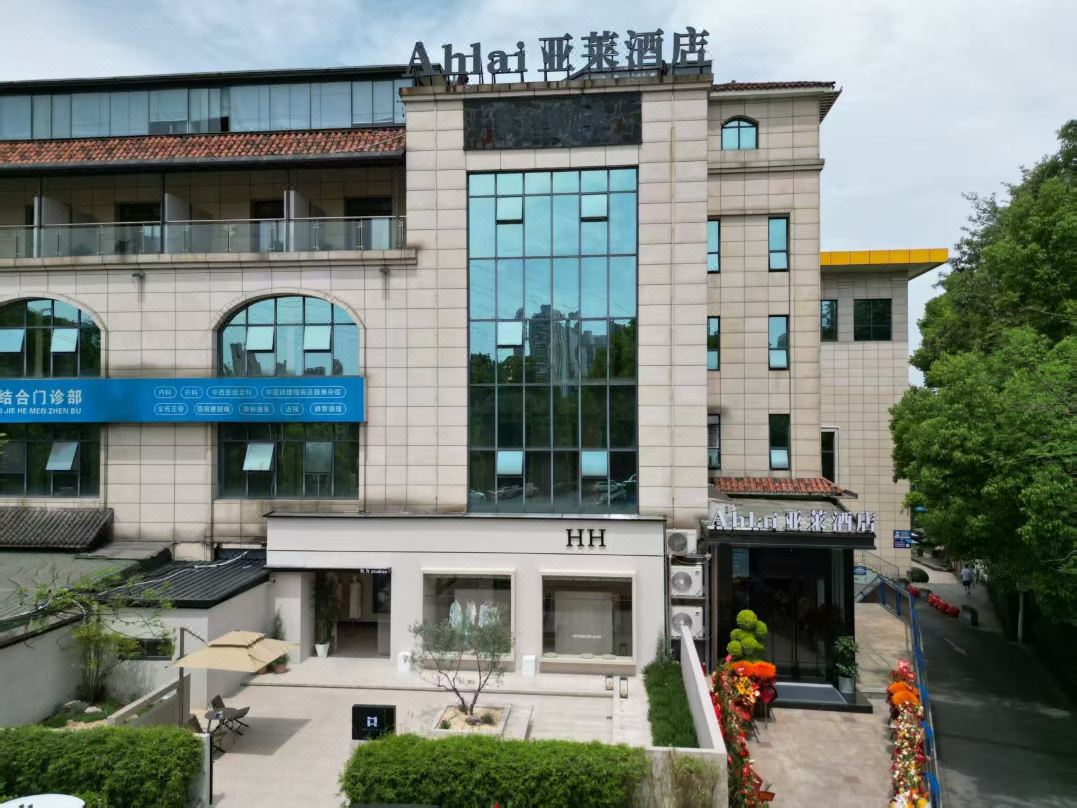 Ahlai Yalai Hotel (Jiucheng Amusement Park)