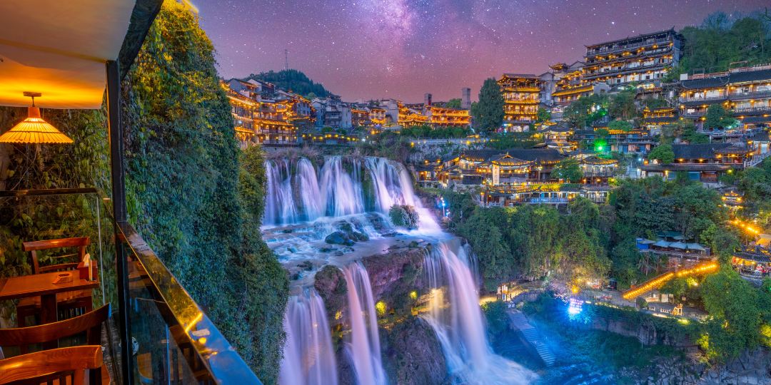 十二城·瀑上仙·280度观瀑星空云宿(芙蓉镇临江夜景网红观瀑布店)