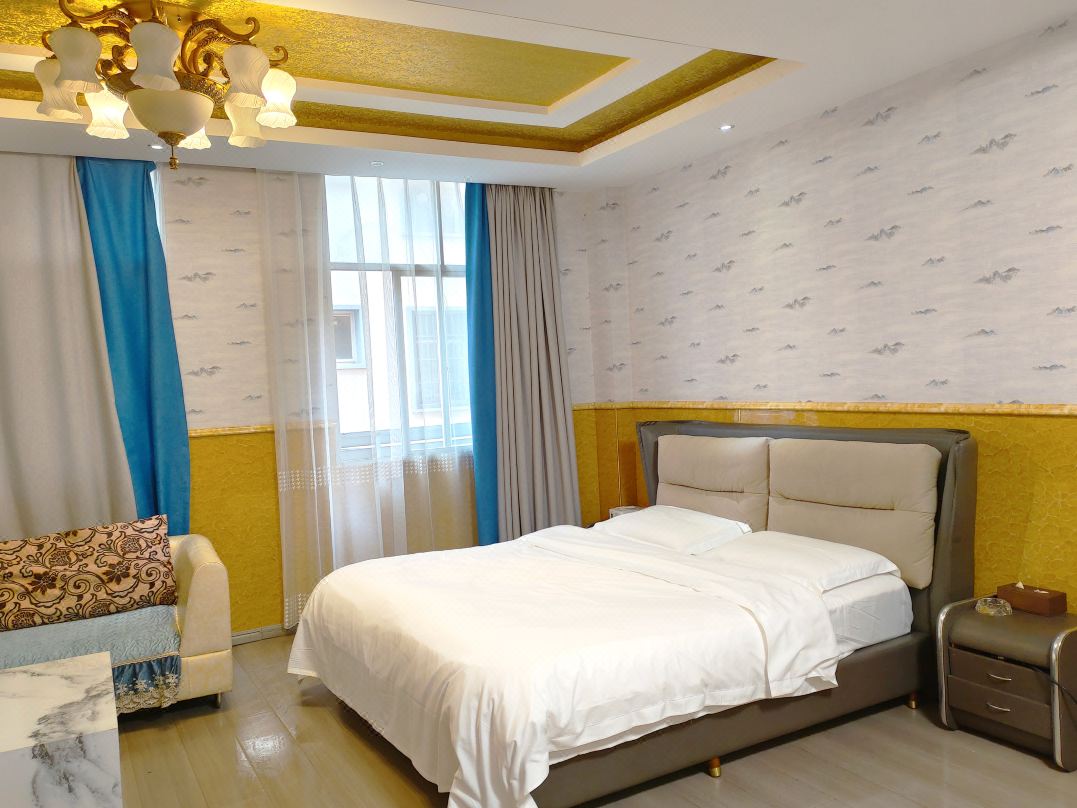 Zhaotong Coconut Forest Hotel