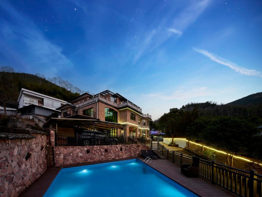 Floral Hotel · Mogan Mountain Yunjipo Hot Spring Villa (Houwu Transfer Center)