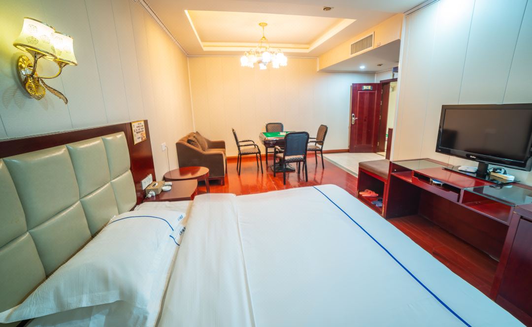 Xingren Tianli Hotel