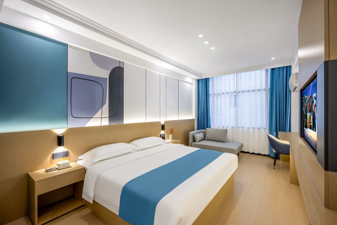 Lan Hotel (Zhuzhou Railway Station Lusong Clothing City)