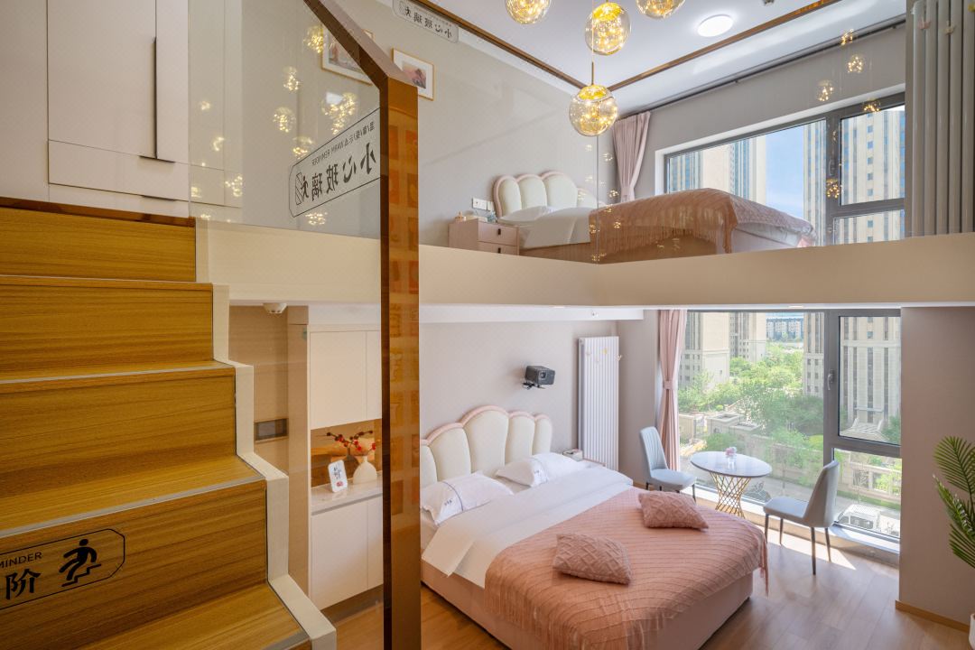 Qujianhai · Yueshang Loft Family Resort Hotel (Dalian Port East Fifth Street Venice Water City)