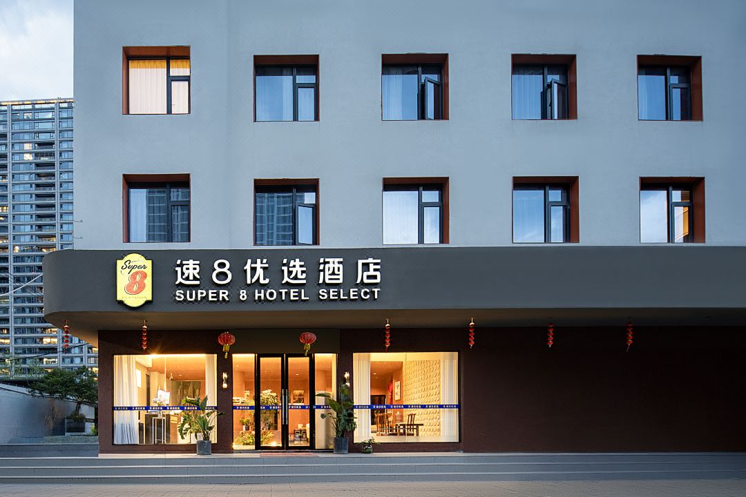 Super 8