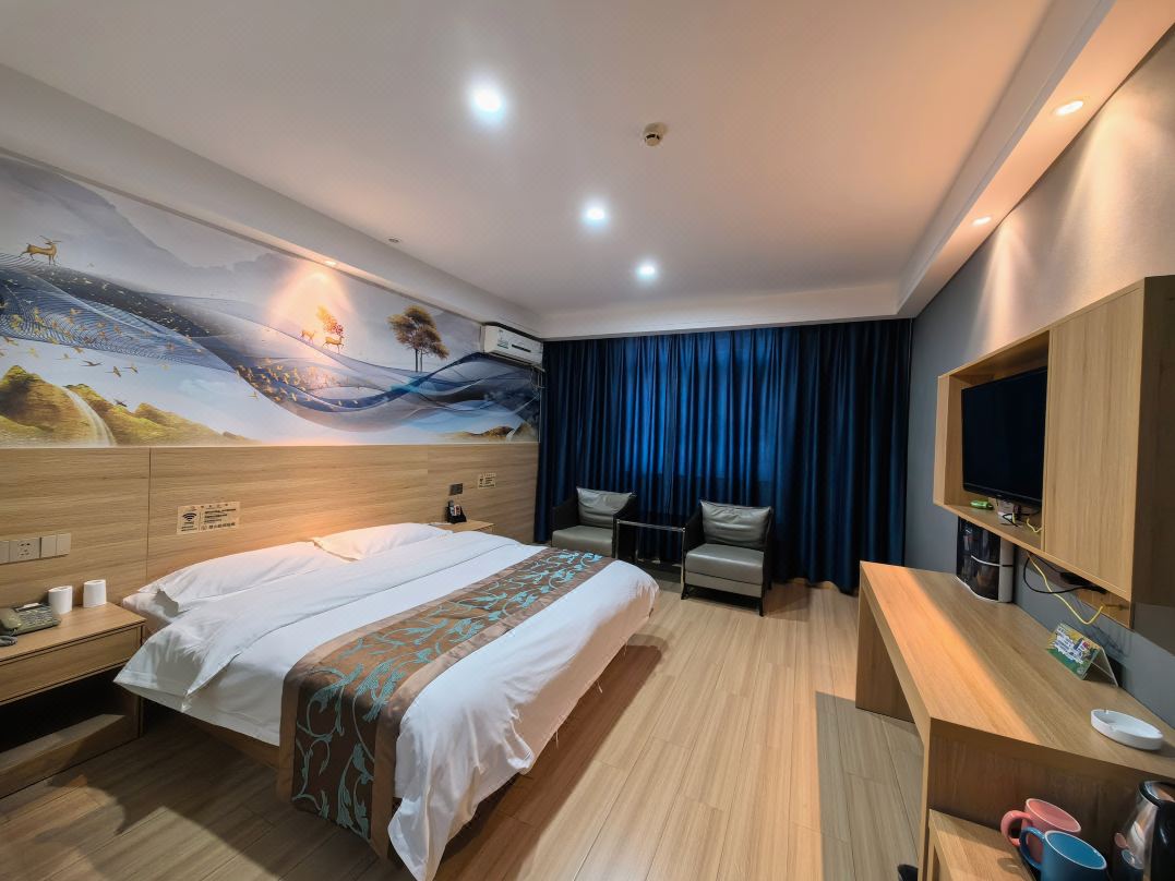 Huadong Business Hotel
