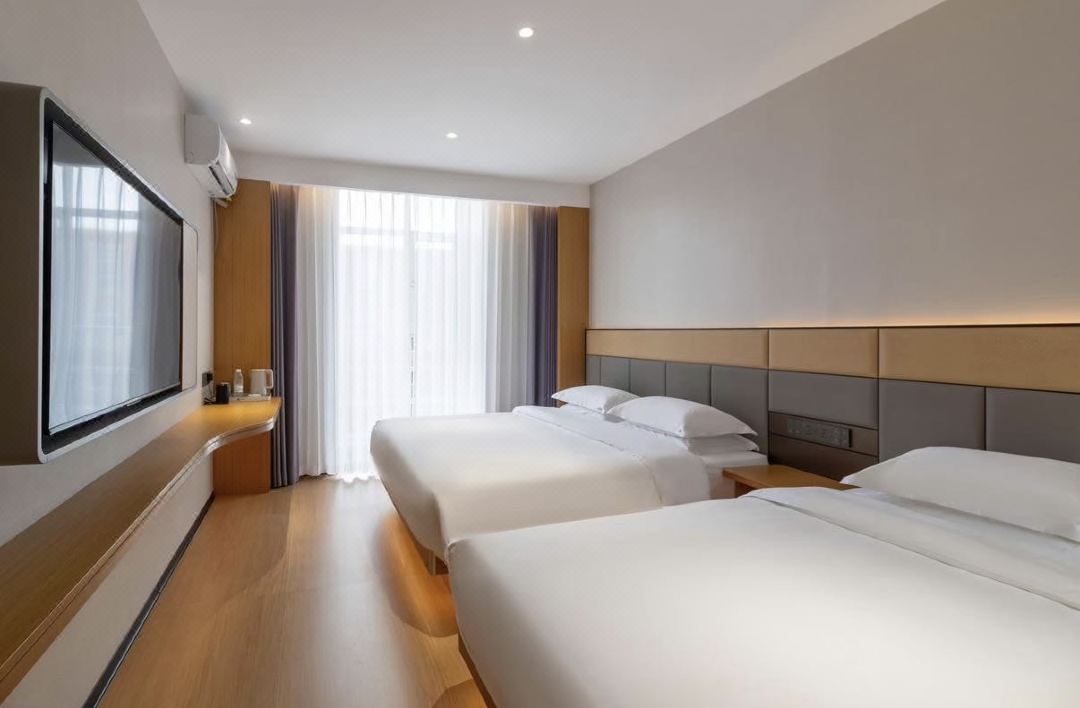 168 Theme Hotel (Chifeng High-speed Railway Station)