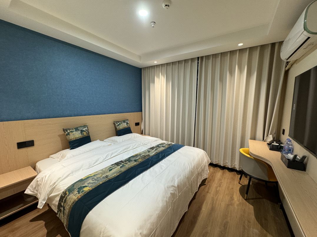 Yijia Hotel