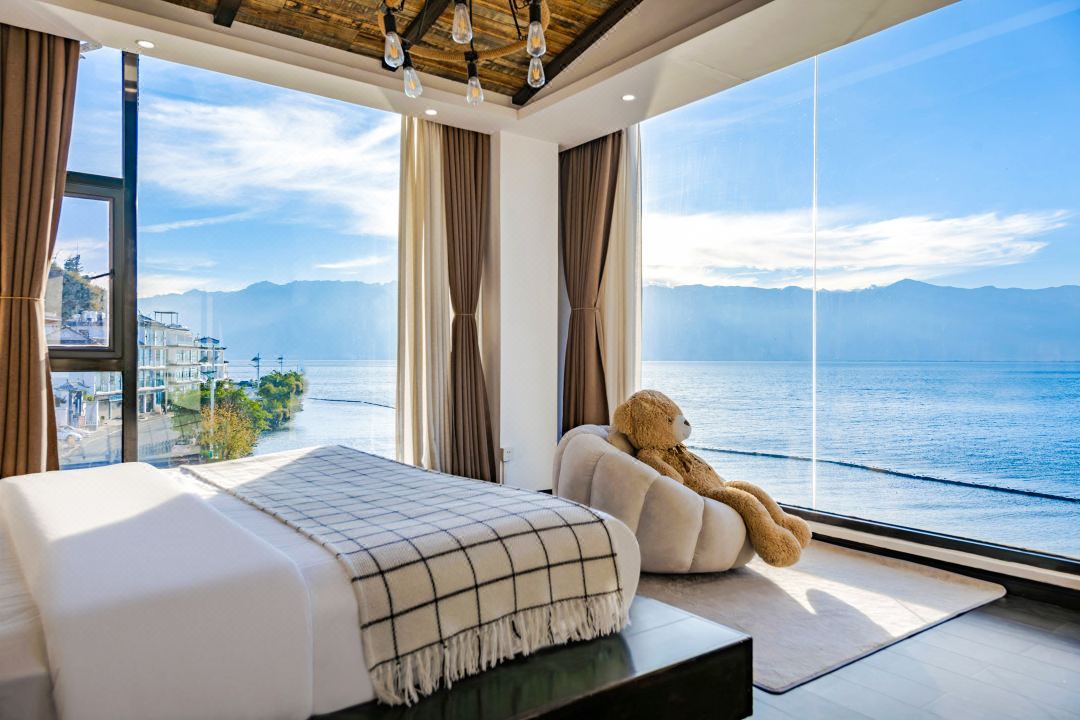 IRVINE  BOUTIQUE  HOTEL