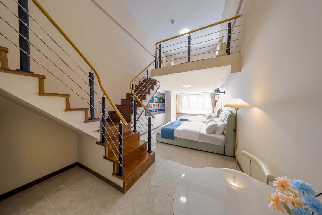 Huayi Select Hotel (Dalian Venice Water City Port East Fifth Street)