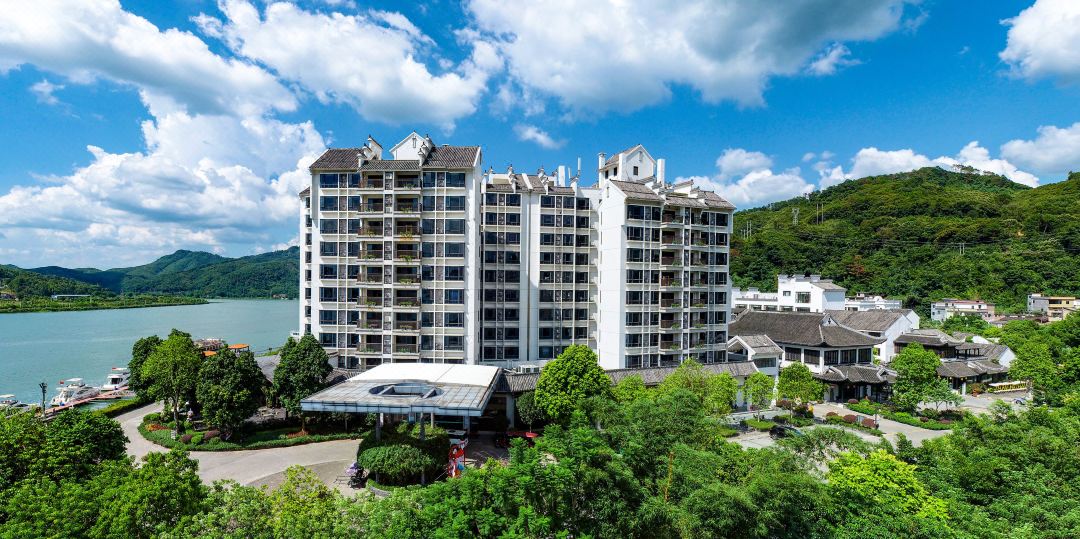 Zhenyangxia Scenic Area Theme Inn