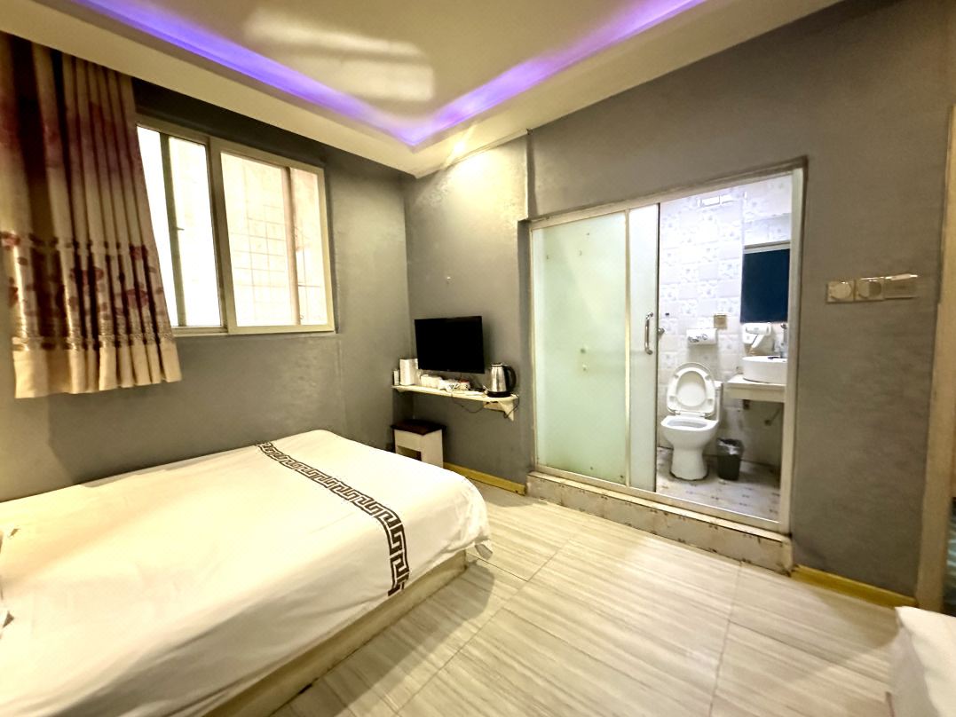 Warm and Exquisite Hotel (Nanyang Normal University)