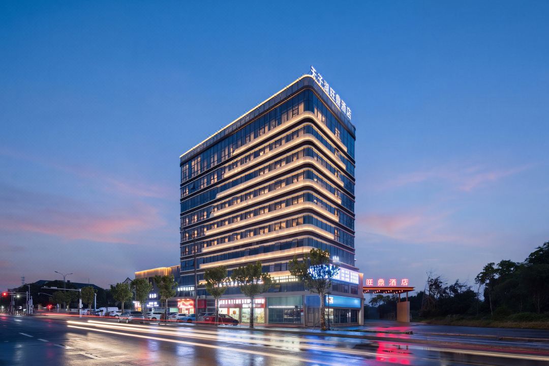 Tianzi Lake Wangding Hotel (Anji High-Speed Railway Station)