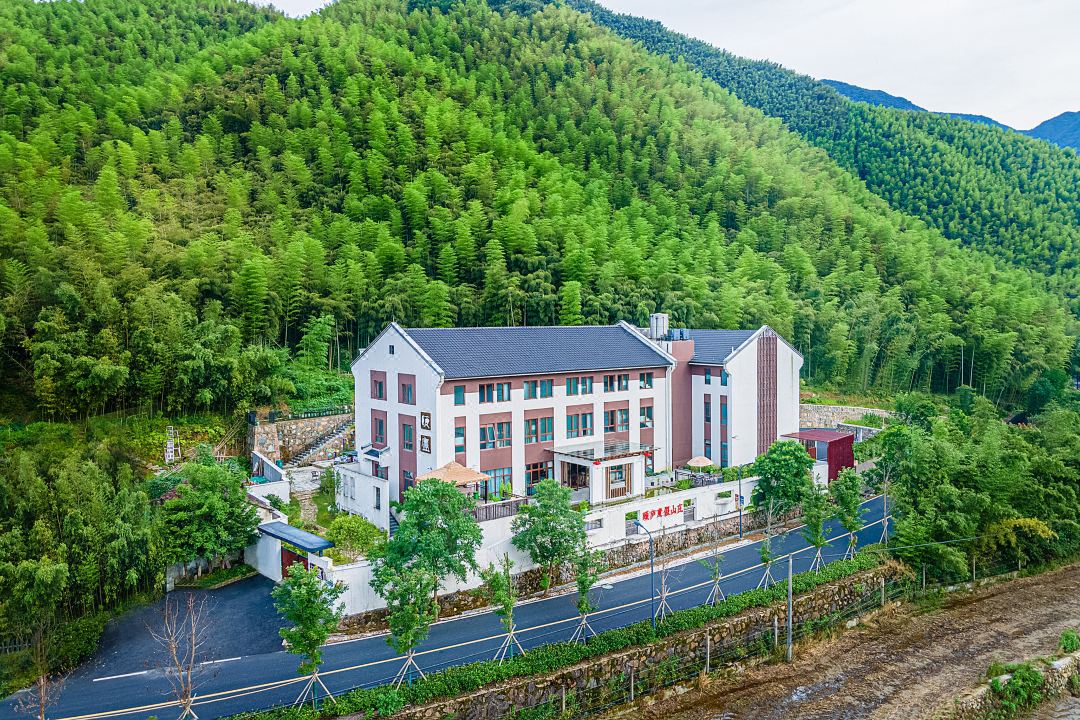 Linxi Secret Land Mountain and Wild Summer Resort
