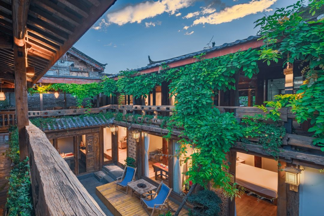 Shiwai Tangka Theme Inn (Shuhe Ancient Town)