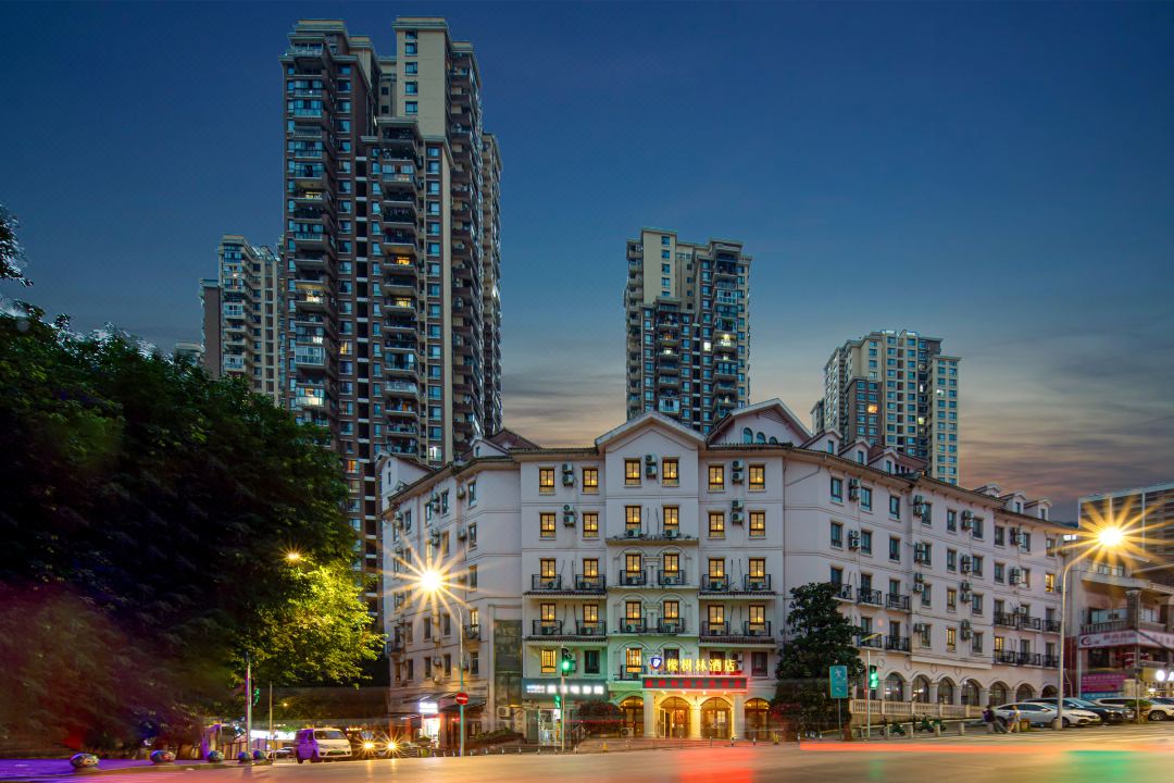 Oak Forest Hotel (Nanping Roman holiday World)
