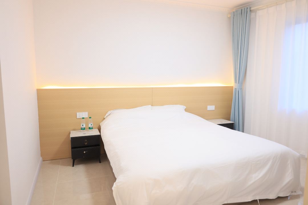 Tangxin Huajin Homestay (People's Square Jingdezhen Taoyangli Historical and Cultural Tourism Area)