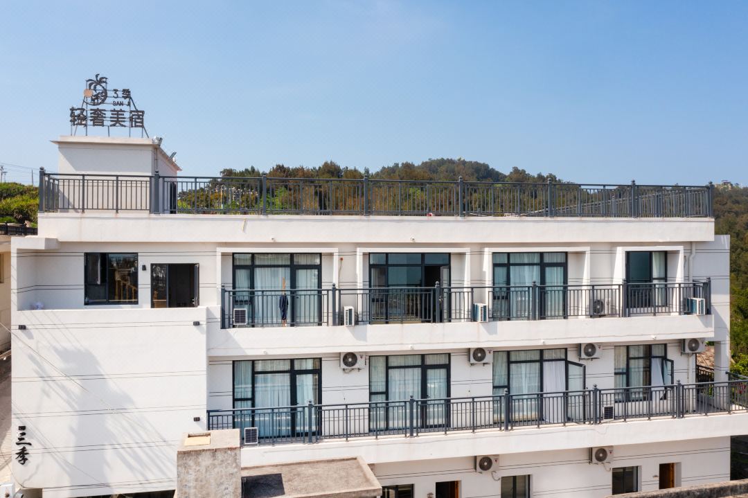 Three Seasons of Light Luxury and Beautiful Accommodation on Four Islands
