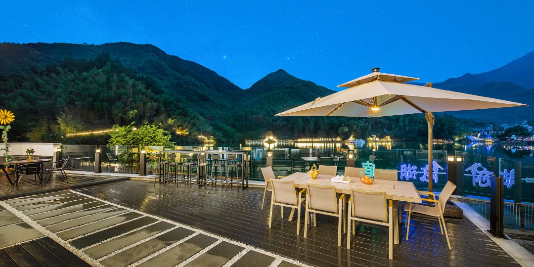 依湖一庭雪山畔半岛观景民宿(安吉云上草原店)