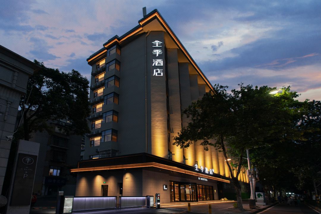 Ji Hotel(Xiangyang Railway Station Jianhua Road)