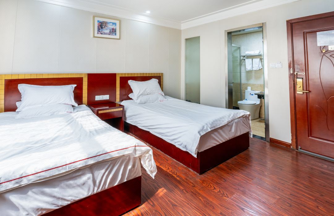 Yatai Business Hotel