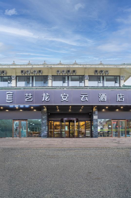 Elong Anyun Hotel (Shanghai Hongqiao Airport Dingbian Road Subway Station)