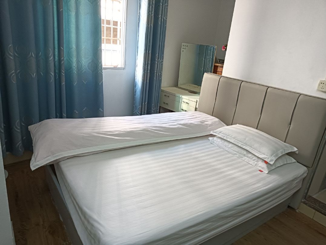 Hualong Apartment