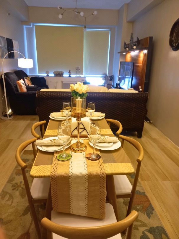 Exquisite Condo Unit in Eastwood 1.5 BR, 5 Beds