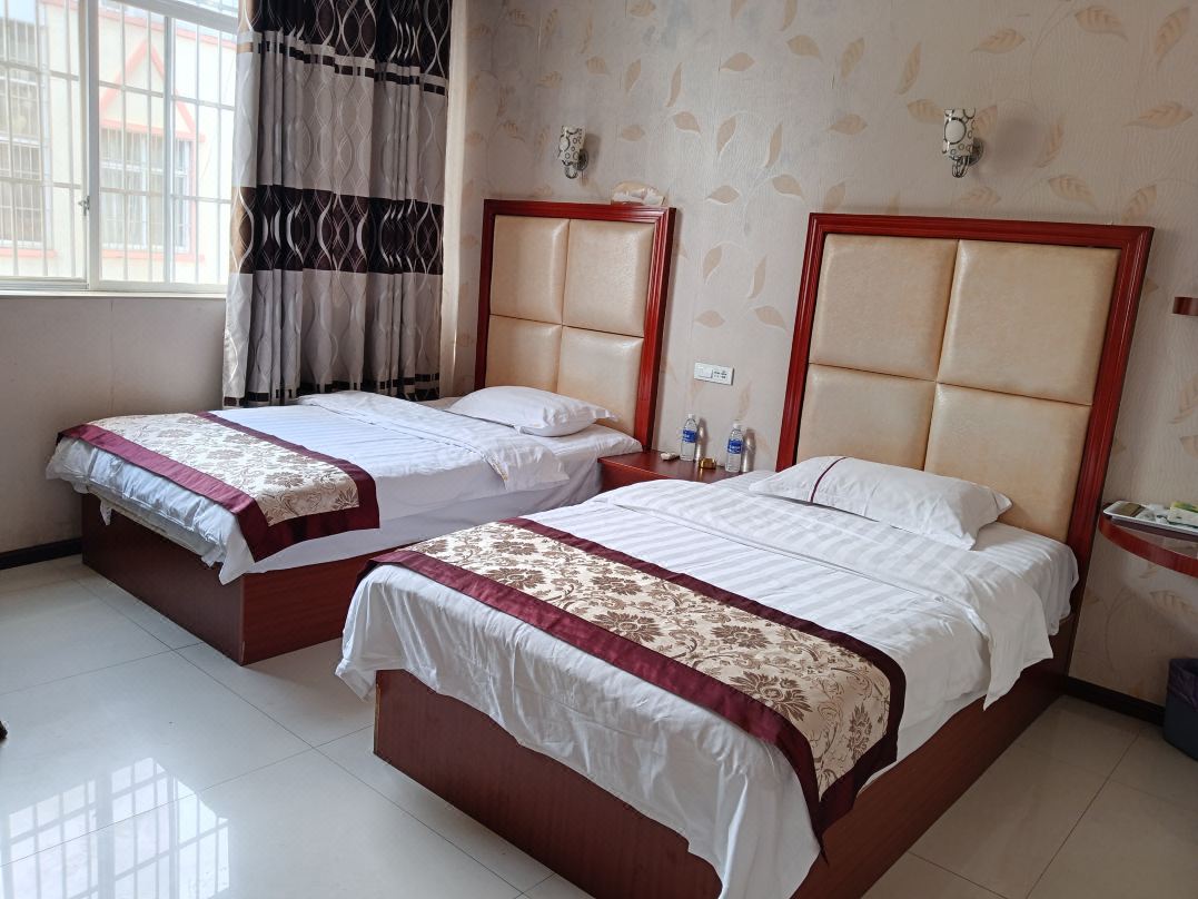 Zhaotong Tianxu Business Hotel