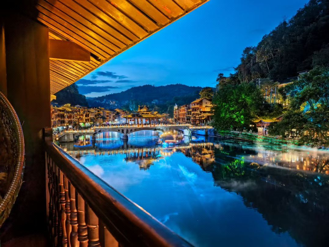 Fenghuang Shanjianxishui Courtyard Inn