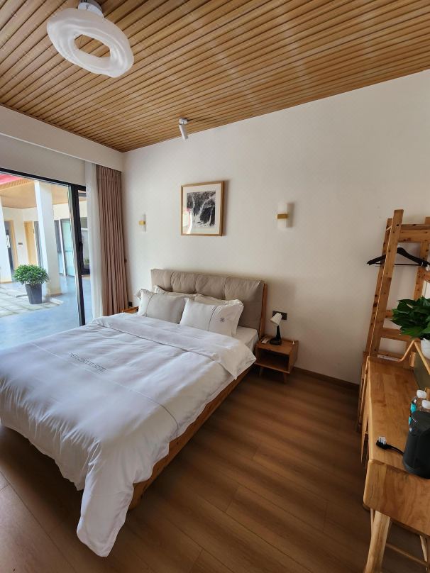 XinChangZhen Walking  Courtyard for Time