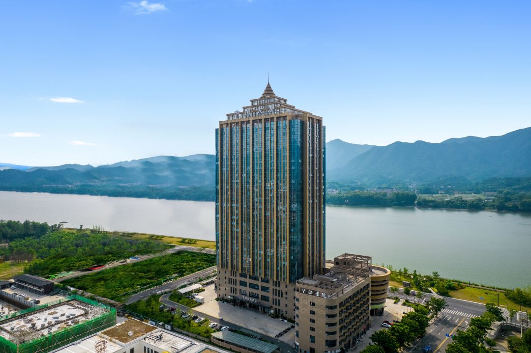 Tonglu Fuchun River Rosery Hotel